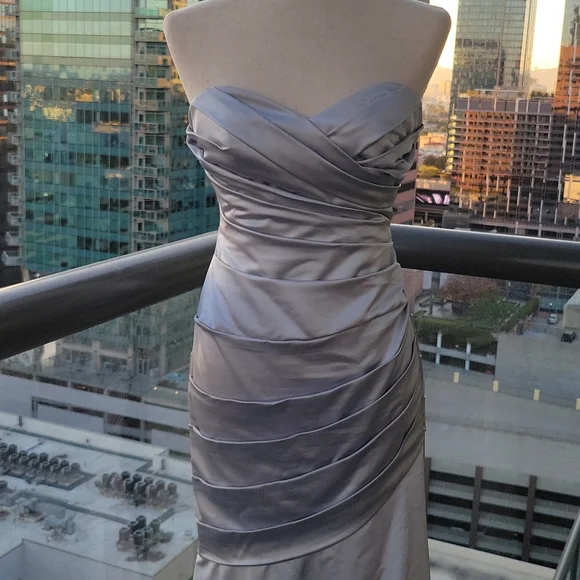 David's Bridal Bridesmaid Charmeuse Draped Strapless Dress - Size 4 Check Photos - Picture 5 of 15